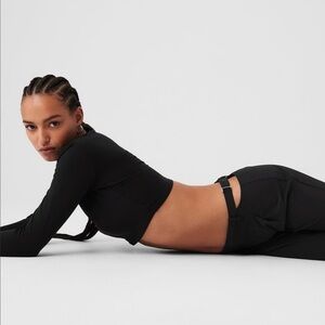 Alo mid -rise showdown trouser in black Sz S